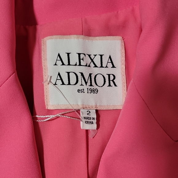 Alexia Admor Pink Blazer with Gold Buttons - Picture 2 of 6